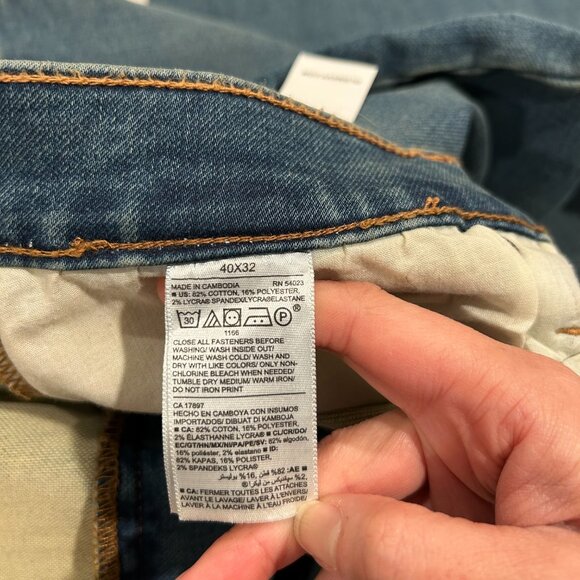 NWT Old Navy Medium-wash Slim Built-In Tough 24/7 Jeans 40x32 - Picture 6 of 7
